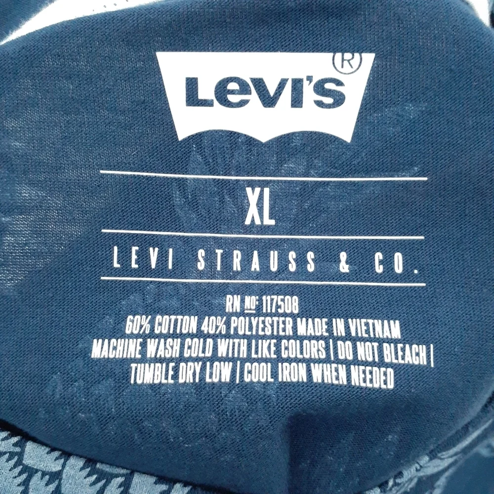Levis Mens Tee XL Blue Pineapples Front Pocket 59